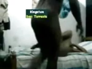 तेजस्वी एशियाई सौंदर ...