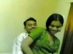 स्वीट यंग रेडहेड गड़ ...