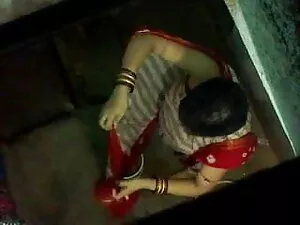 सुनहरे बालों वाली और ...