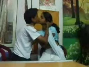 टूटी हुई सीमा इंग्लि ...