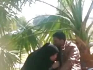 त्रिगुट में एलेक्सा  ...