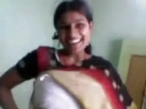 स्लिम longhaired श्य ...