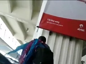 बड़े स्तन के साथ गोर ...