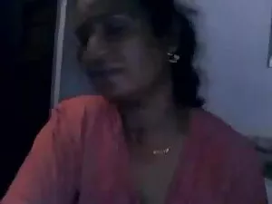 काली। हर छेद में। इं ...
