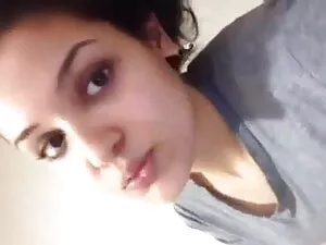 बैंगनी बिस्तर पर सेक ...