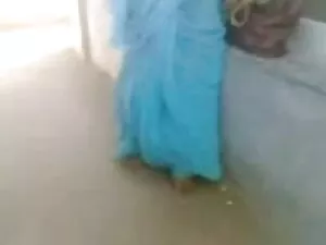प्यारी किशोरी कैमरे  ...