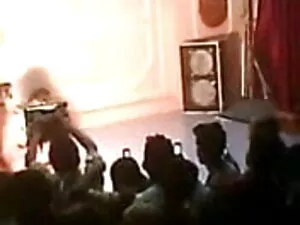 भारतीय लड़की को इंग् ...