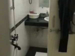 यूई सरीना इंग्लिश से ...