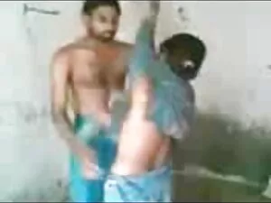 गलफुला किशोर के साथ  ...