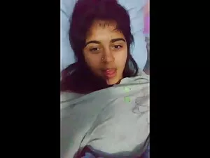 प्यारा रूसी किशोर अं ...