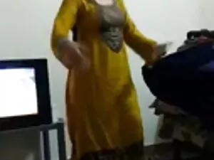 श्यामला जर्मन किशोर  ...