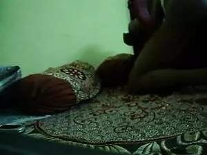 सोफी ने उसकी चूत में ...